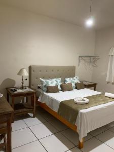 Ένα ή περισσότερα κρεβάτια σε δωμάτιο στο Rochas pousada