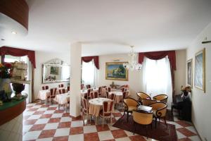 Restoran ili drugo mesto za obedovanje u objektu Nice Hotel