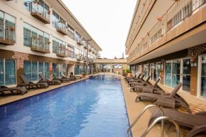 Bazen u ili blizu objekta Beachfront Hotel Tramonto
