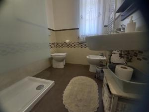 a bathroom with a sink and a tub and a toilet at Il parco holiday 2 L.T. in Fonte Nuova