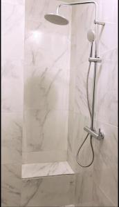 Et badeværelse på Appartement Ivry + 8 billeder