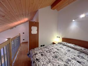 a bedroom with a bed and a wooden ceiling at Affittimoderni San Simone - VALS30 in Valleve