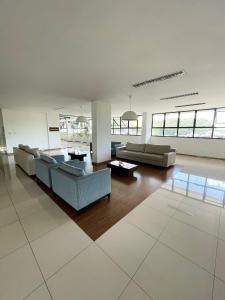 a large living room with couches and a table at hihome - Metropolitan in Juiz de Fora