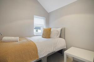 a small bedroom with a bed with a window at Chic & Peaceful Nook at Clifton Road, Sleeps 5 in Darlington