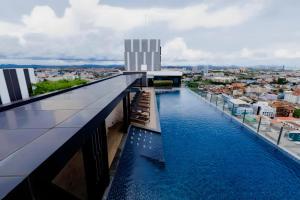 Bazén v ubytování THE BASE apartments at central pattaya nebo v jeho okolí