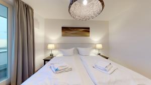 Ein Bett oder Betten in einem Zimmer der Unterkunft strandnahe FeWos mit Terrasse oder Dachterrasse, Strandhaus Seeblick, Binz