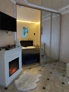 Ένα ή περισσότερα κρεβάτια σε δωμάτιο στο avalon apartment in Lviv