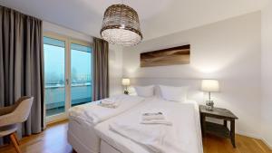 Ein Bett oder Betten in einem Zimmer der Unterkunft strandnahe FeWos mit Terrasse oder Dachterrasse, Strandhaus Seeblick, Binz
