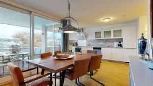 Küche/Küchenzeile in der Unterkunft strandnahe FeWos mit Terrasse oder Dachterrasse, Strandhaus Seeblick, Binz