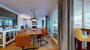 Ein Sitzbereich in der Unterkunft strandnahe FeWos mit Terrasse oder Dachterrasse, Strandhaus Seeblick, Binz
