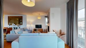 Ein Sitzbereich in der Unterkunft strandnahe FeWos mit Terrasse oder Dachterrasse, Strandhaus Seeblick, Binz