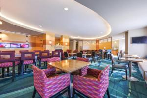 Ресторан / где поесть в SpringHill Suites Arundel Mills BWI Airport