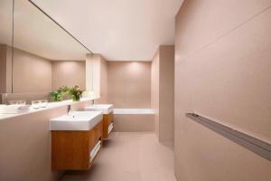 Koupelna v ubytování Four Points by Sheraton Sydney, Central Park
