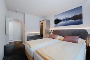 Ένα ή περισσότερα κρεβάτια σε δωμάτιο στο Hotel Central Wolter - Grindelwald