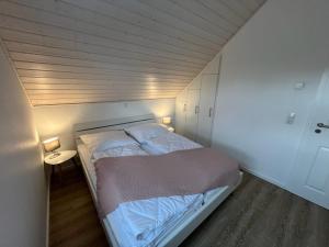 Кровать или кровати в номере Haus Seeufer - Nordhorn