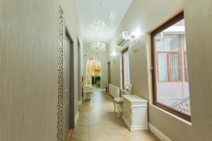 Ένα μπάνιο στο Marita Hotel +83 φωτογραφίες