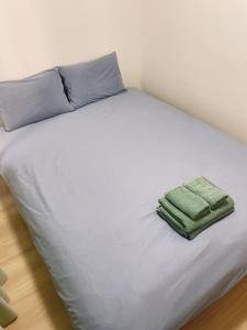 Ένα ή περισσότερα κρεβάτια σε δωμάτιο στο Kabukichō Guest House