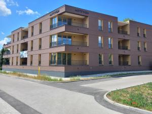 an apartment building on the side of a road at Apartament w sercu Elbląga in Elblag