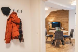TV a/nebo společenská místnost v ubytování Das Landhaus Apartments Prägant
