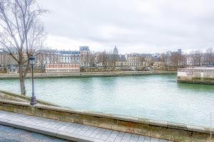 Ile Saint Louis - Quai d'Orleans 2bdr by B'Your Home