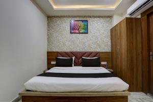Łóżko lub łóżka w pokoju w obiekcie Collection O HOTEL JAIRAJ