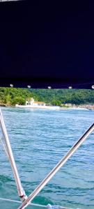 a view of the water from a boat at Paseos en Velero en Angra dos Reis in Angra dos Reis