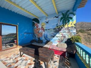 Un balcón o terraza en Boilers Surf House