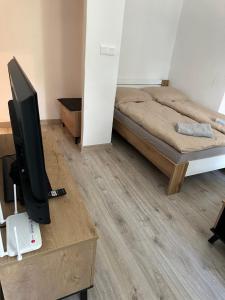 Posteľ alebo postele v izbe v ubytovaní Aparmán BB-Centrum2
