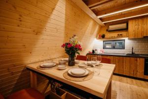 Kuchyň nebo kuchyňský kout v ubytování Azalea Chalet