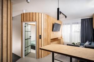 Televízia a/alebo spoločenská miestnosť v ubytovaní NovaNest Apartments - Kalwaryjska - by Upstairs