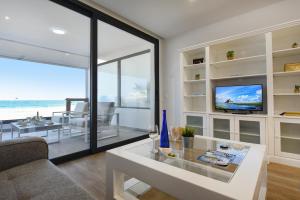 Μια τηλεόραση ή/και κέντρο ψυχαγωγίας στο La Terraza de Salinetas by VillaGranCanaria