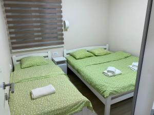 Ein Bett oder Betten in einem Zimmer der Unterkunft Ena lux Divčibare