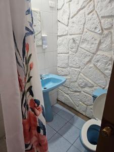 Koupelna v ubytování Hostal Likancabur