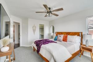Ένα ή περισσότερα κρεβάτια σε δωμάτιο στο Stylish Orem Retreat with Deck, Near BYU and UVU!