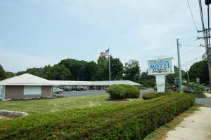 ClintonにあるClinton Motelの宿の看板