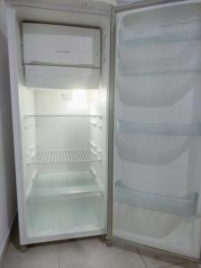 an empty refrigerator with its door open in a room at Apartamento próx do centro São Bernardo do Campo in São Bernardo do Campo