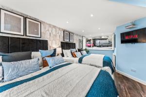 Katil atau katil-katil dalam bilik di Elegant Retreat in Cheltenham - Garden & Parking Included