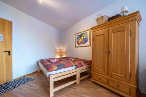 a bedroom with a bed and a wooden cabinet at Mont-Fort E4 - 2 pers- au pied des pistes in Siviez