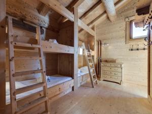 a bedroom with bunk beds in a log cabin at Chalet Montvalezan-La Rosière, 7 pièces, 14 personnes - FR-1-690-22 in Montvalezan