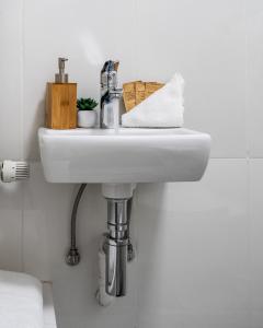 a white sink in a bathroom with towels on it at Apart D&K Apartanent w centrum Warszawy in Warsaw