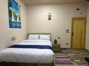 Cama o camas de una habitación en ACHERTOD NUBIAN HOTEL