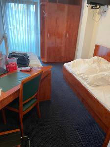 Postel nebo postele na pokoji v ubytování Hotel Merkenich