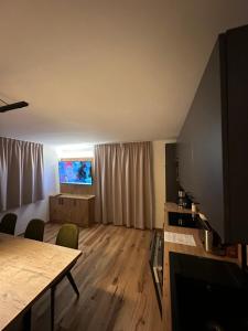 Telewizja i/lub zestaw kina domowego w obiekcie Ferienwohnung Krallinger