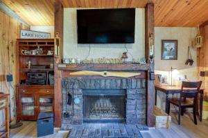 A television and/or entertainment centre at Cozy Markesan Cabin about 2 Mi to Green Lake Access!