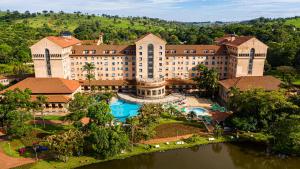 an aerial view of a resort with a swimming pool at Grande Hotel Termas de Araxá in Araxá
