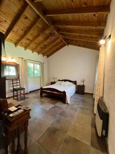 a bedroom with a bed and a desk and a tv at ESPINILLO 773 a 80 mts DEL GOLF CARILO in Ostende +10 photos