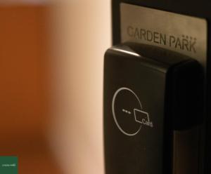 a black parking meter with a garden park sign at Garden Park Hotel in San Miguel de Tucumán