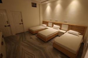 Säng eller sängar i ett rum på Shuddhi Villa by Aarogya's