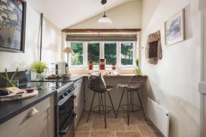 O bucătărie sau chicinetă la Hawthorn Cottage at Collihole