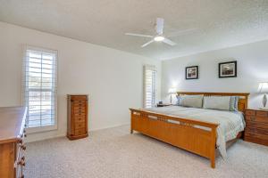 A bed or beds in a room at Sun City West Retreat Near Golf and Spring Training!